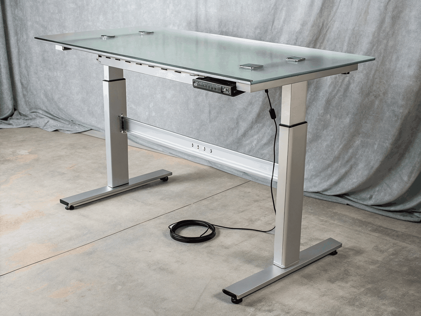 OffiGo Electric Standing Desk 160x80cm (illustrative photo)